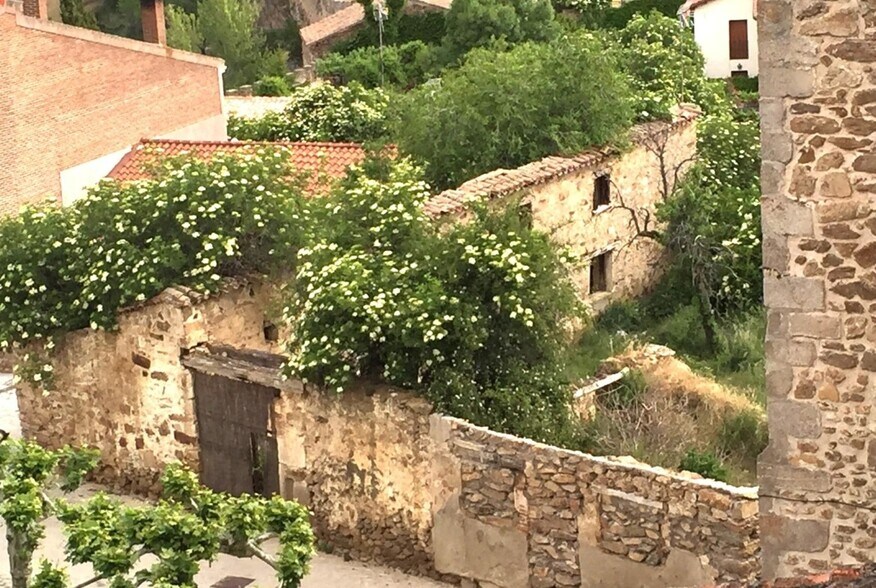 Land in Buitrago del Lozoya, Madrid for sale - Building Photo - Image 1 of 7