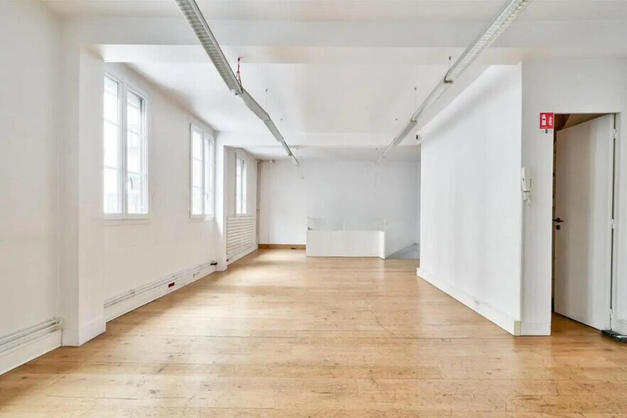 Office in Paris for lease - Building Photo - Image 3 of 9