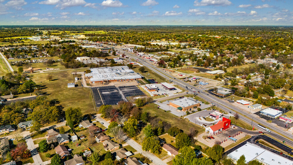 1501 Elm Street, Siloam Springs, AR for sale - Aerial - Image 3 of 7