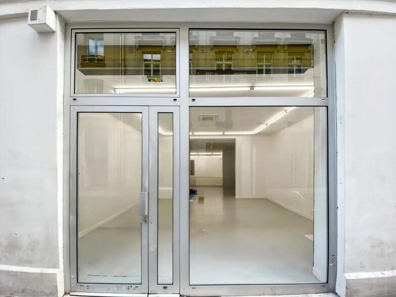Retail in Paris for lease - Building Photo - Image 1 of 9