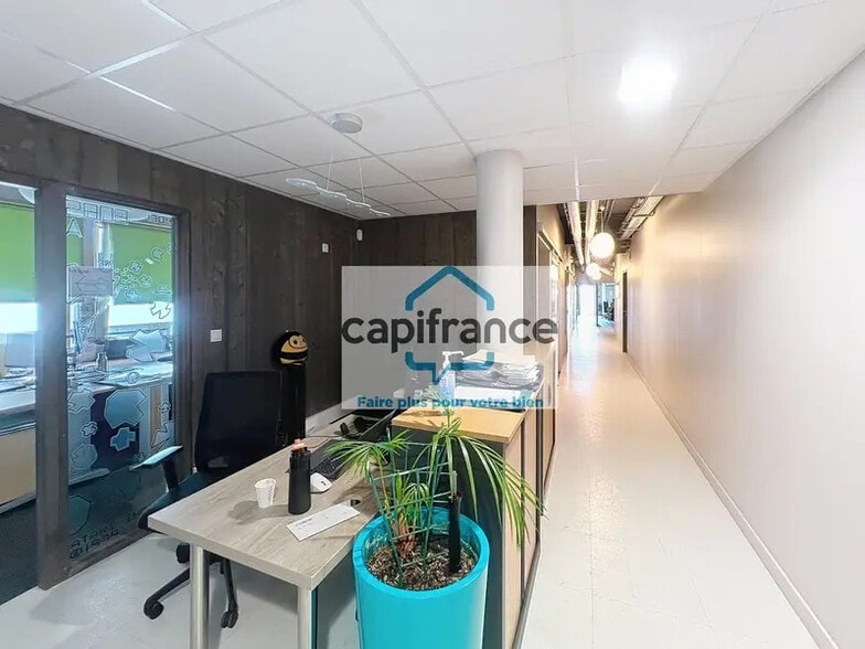 Office in Chambéry for sale - Interior Photo - Image 2 of 10