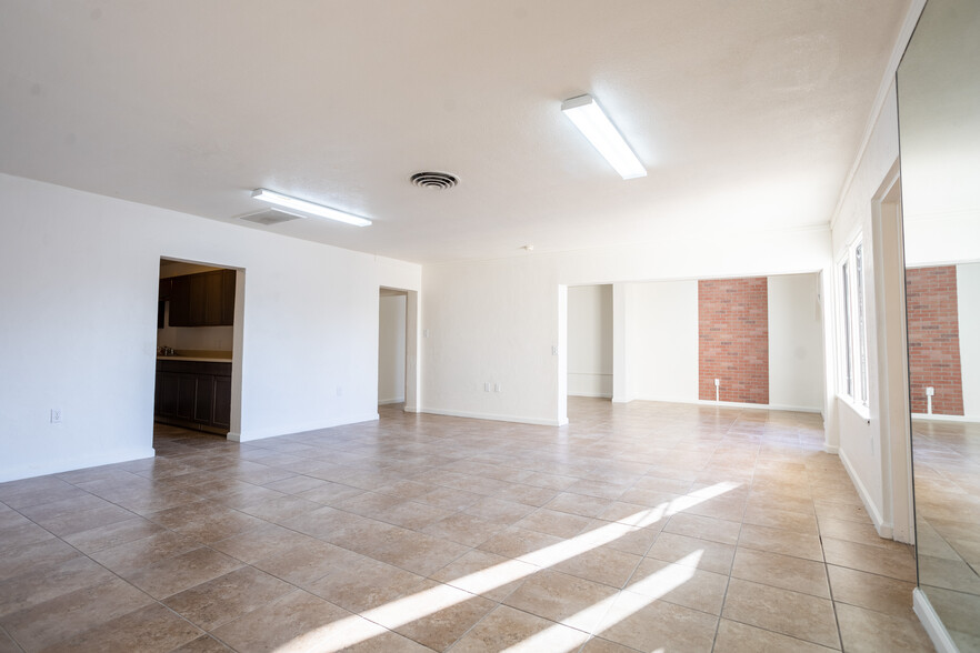 114 J St, Brawley, CA for lease - Interior Photo - Image 2 of 6