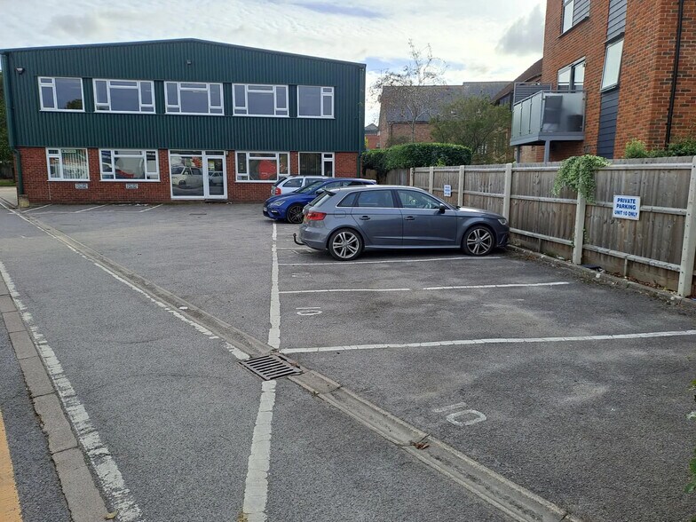Southampton Rd, Ringwood for lease - Building Photo - Image 2 of 34