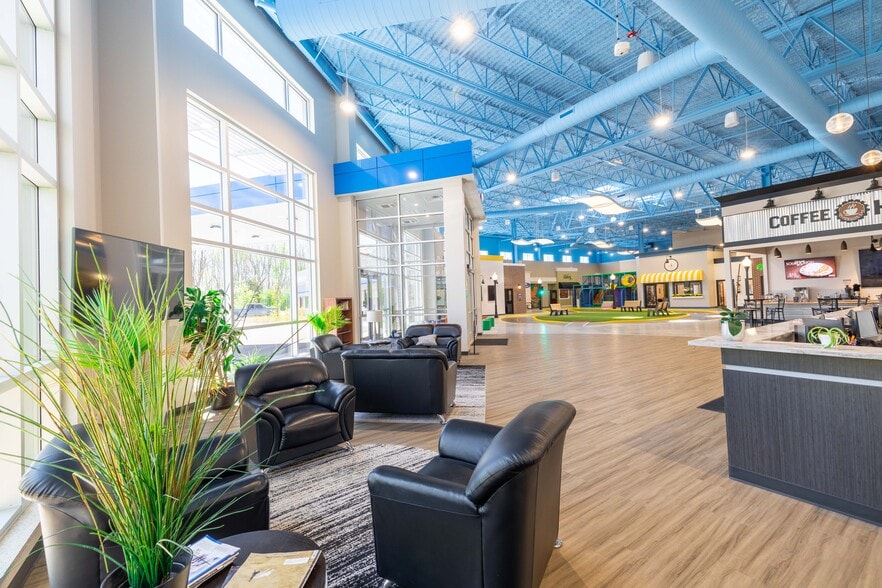 7030 Whitmore Lake Rd, Brighton, MI for sale - Interior Photo - Image 3 of 19