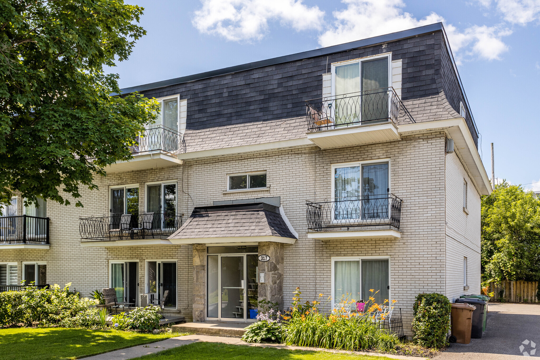 317 Montée Sanche, Boisbriand, QC for sale Primary Photo- Image 1 of 1