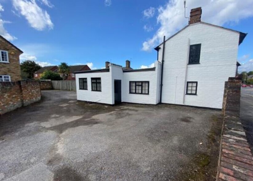 London Rd, High HP10 9TJ Crown House