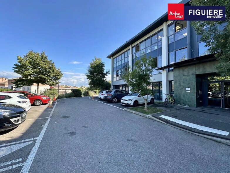 Office in Aix-en-Provence for lease - Building Photo - Image 1 of 9