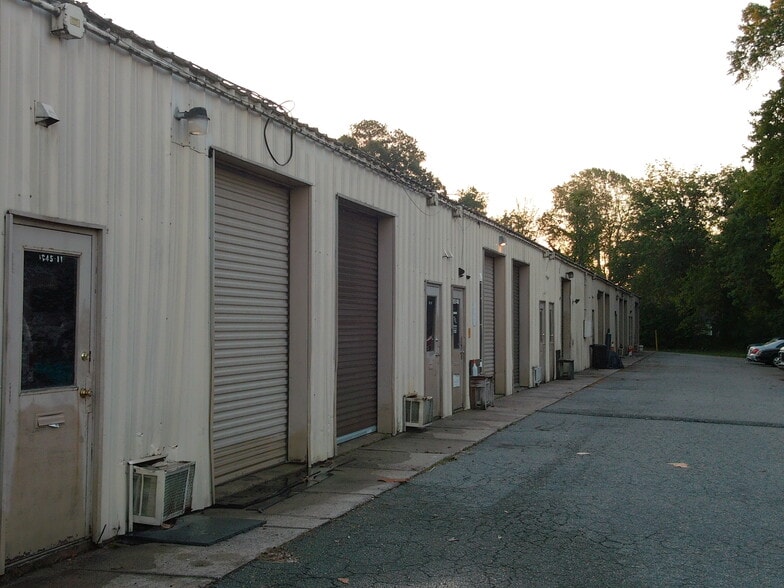 1645 W Pembroke Ave, Hampton, VA for lease - Building Photo - Image 3 of 8