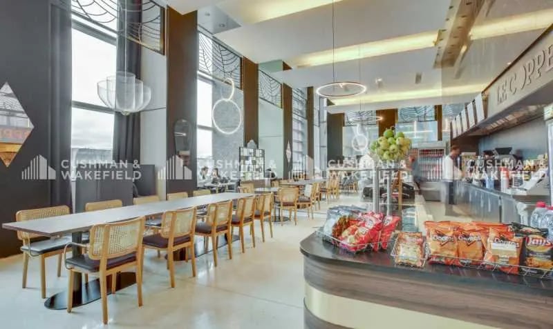 17 Place Des Reflets, Courbevoie for lease - Interior Photo - Image 2 of 19