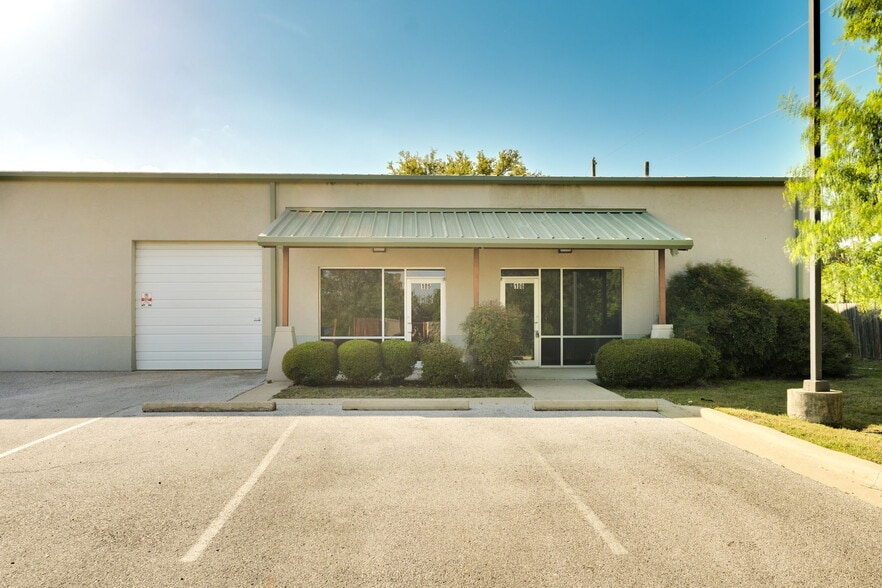 2105 Ranch Road 620 S, Lakeway, TX for lease - Building Photo - Image 2 of 22