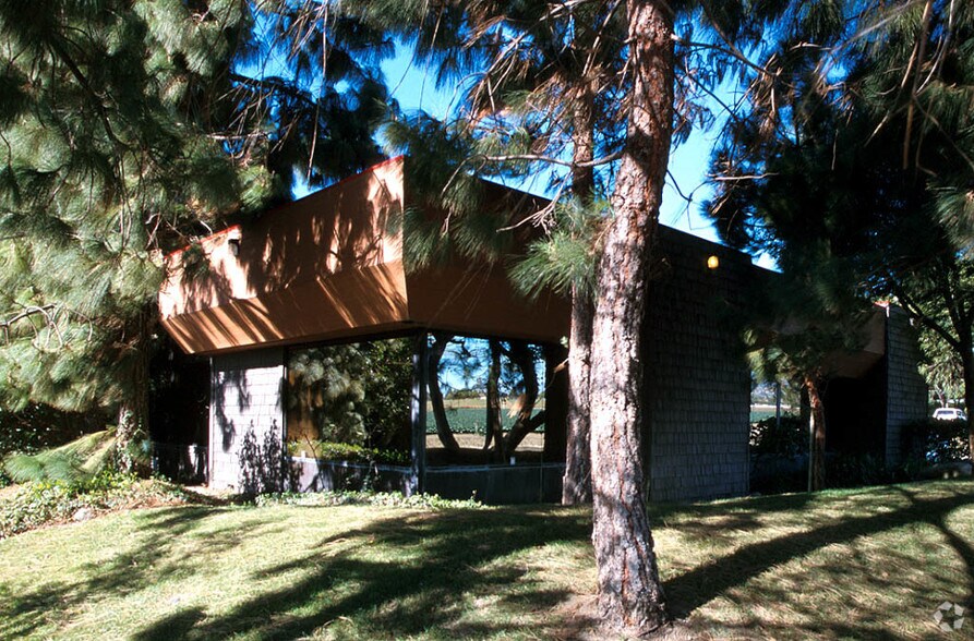 2421 Portola Rd, Ventura, CA 93003