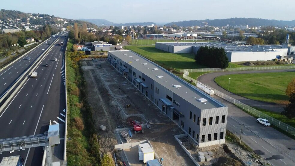 Flex in Bourgoin-Jallieu for lease - Aerial - Image 1 of 5