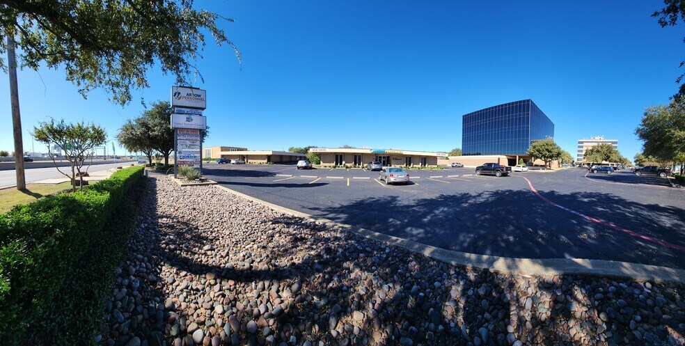 231 NE Loop 820, Hurst, TX for sale - Building Photo - Image 1 of 1