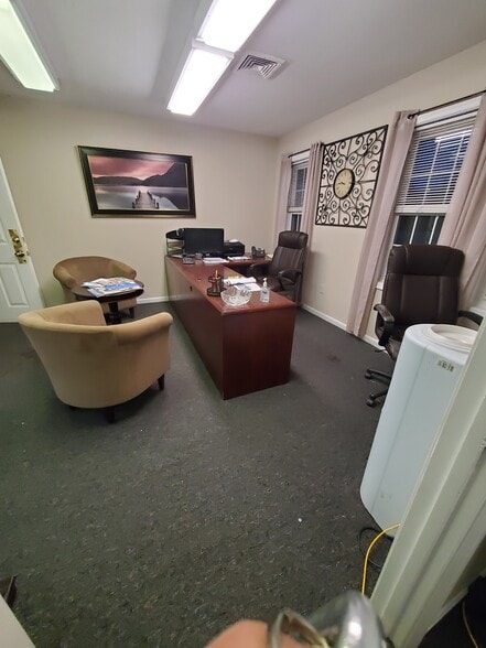 2106 Gallows Rd, Vienna, VA for lease - Interior Photo - Image 3 of 11