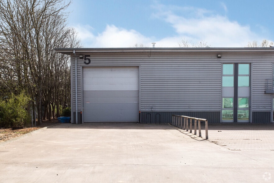 Earlsway, Gateshead for lease - Building Photo - Image 3 of 4