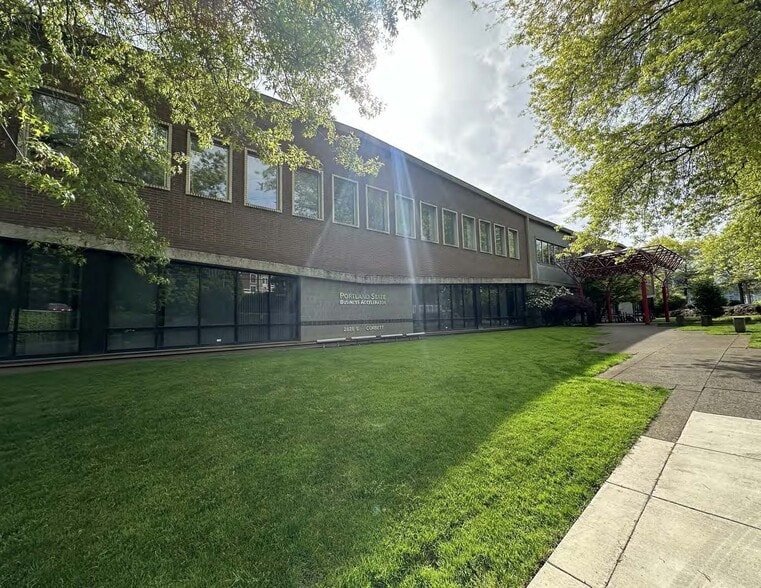 2828 S Corbett Ave, Portland, OR for sale - Building Photo - Image 1 of 17