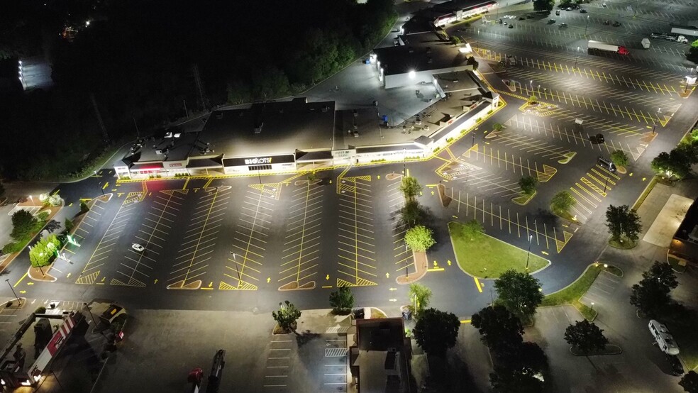 1008 Crossroads Dr, Statesville, NC for lease - Building Photo - Image 2 of 27