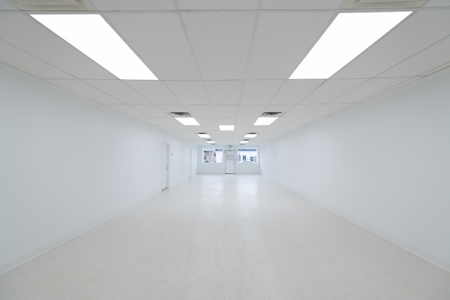 422 Eastern Blvd, Essex, MD for lease - Interior Photo - Image 3 of 11