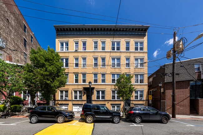 More details for 315-317 Mountain Rd, Union City, NJ - Multifamily for Sale