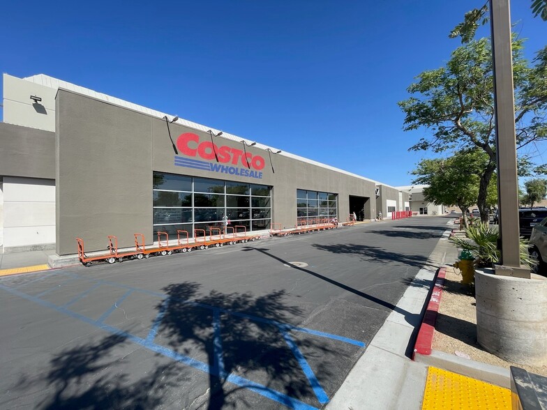 72600-72880 Dinah Shore Dr, Palm Desert, CA for lease - Building Photo - Image 1 of 14