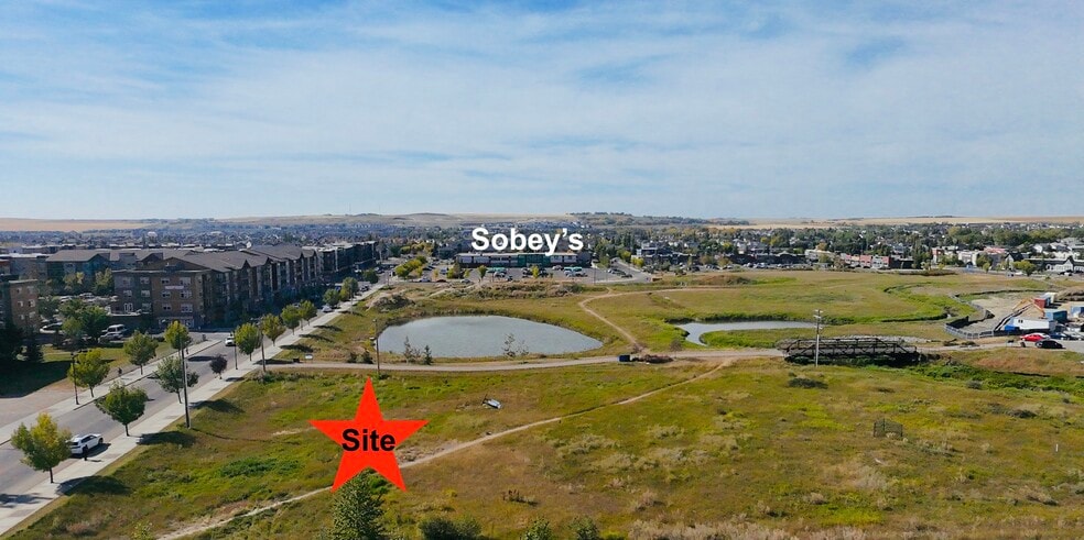 128 Railway Avenue Southwest, Airdrie, AB for sale - Primary Photo - Image 1 of 8
