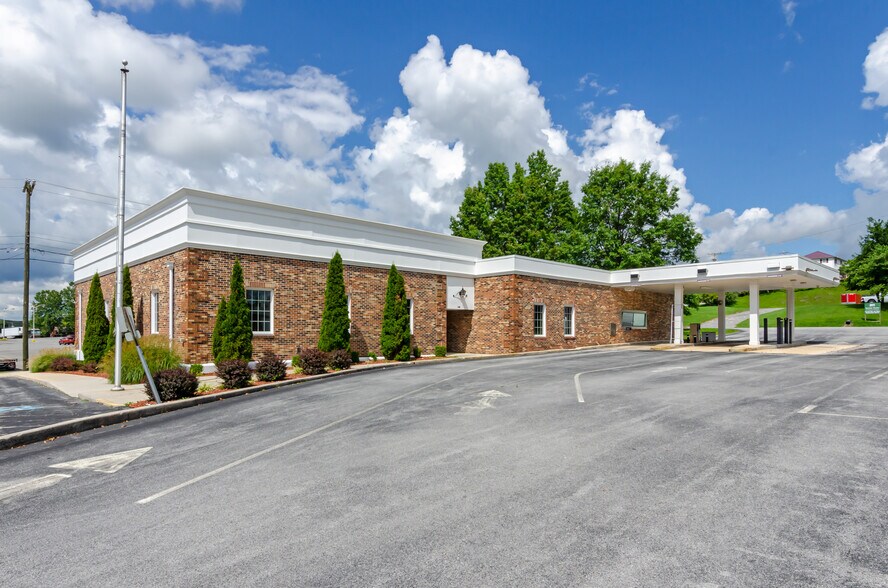 100 Hillsboro Dr, North Tazewell, VA for sale - Building Photo - Image 1 of 1