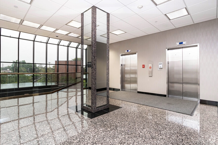 5100 W Taft Rd, Liverpool, NY for lease - Interior Photo - Image 3 of 15