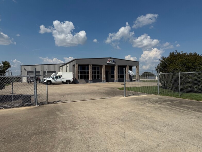 925 Jade Ave, Port Arthur, TX for sale - Primary Photo - Image 1 of 15