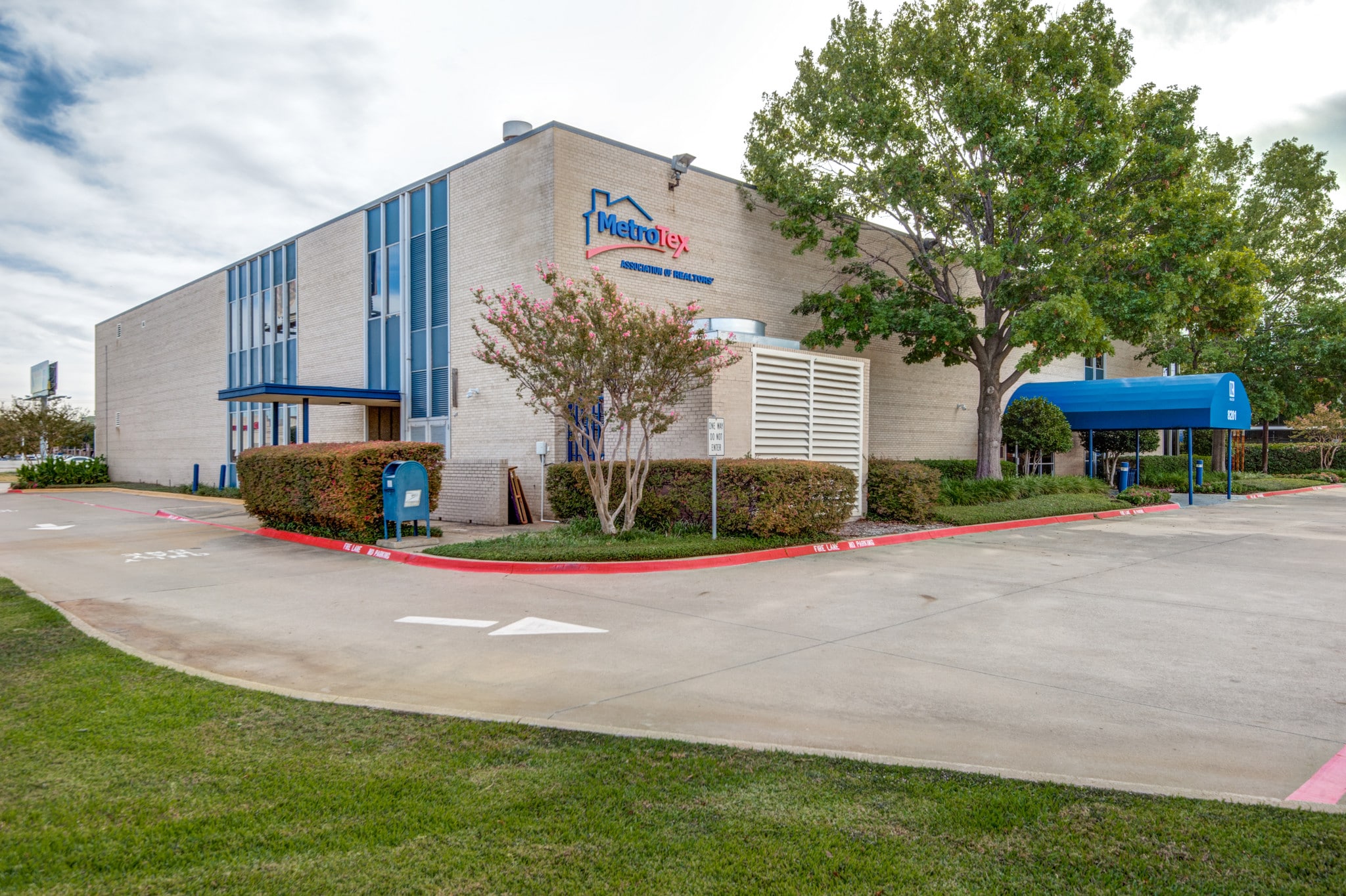 8201 N Stemmons Fwy, Dallas, TX for sale Building Photo- Image 1 of 1