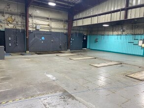 3901 SE Naef Rd, Portland, OR for lease Interior Photo- Image 2 of 12