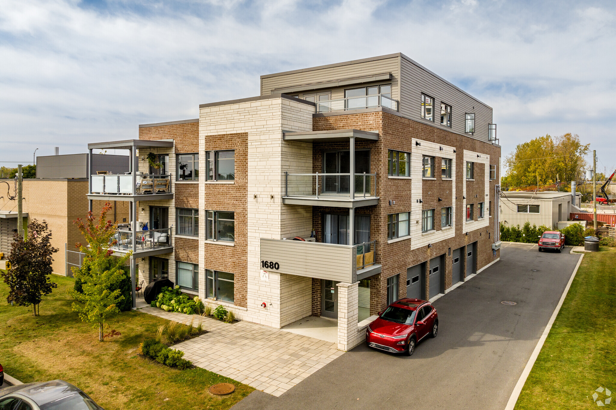 1680 Rue Barbeau, Ste-Catherine, QC for sale Building Photo- Image 1 of 5