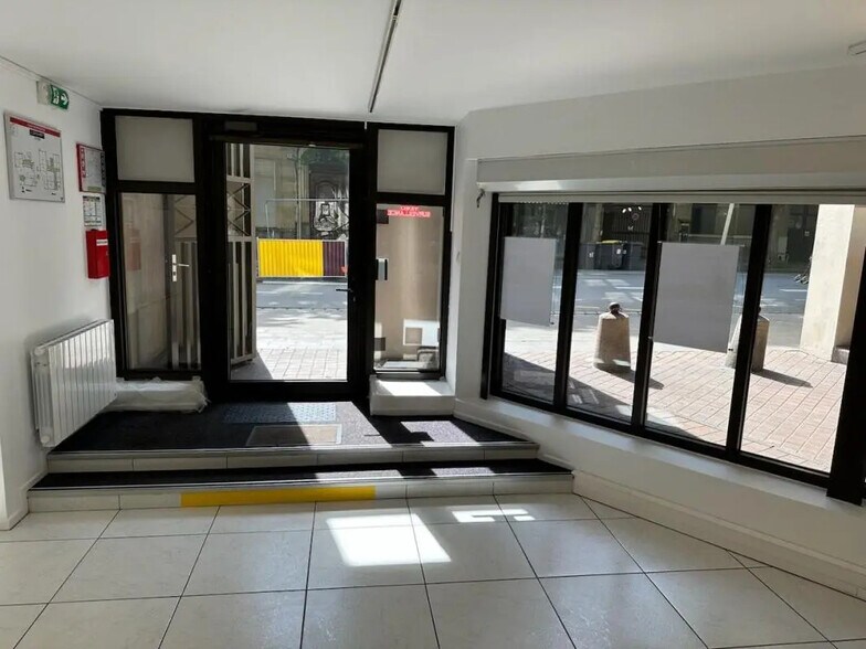 Office in Lille for lease - Lobby - Image 3 of 6