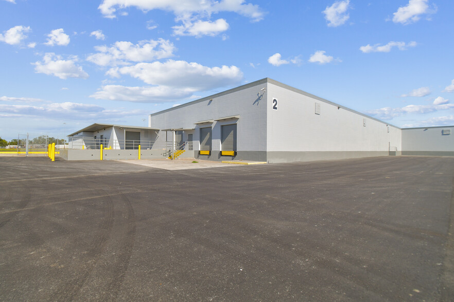 3900 W Coachman Ave, Tampa, FL for lease - Building Photo - Image 3 of 25