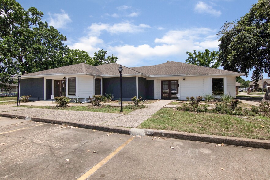 825 Fairmont Pkwy, Pasadena, TX for sale - Building Photo - Image 3 of 34