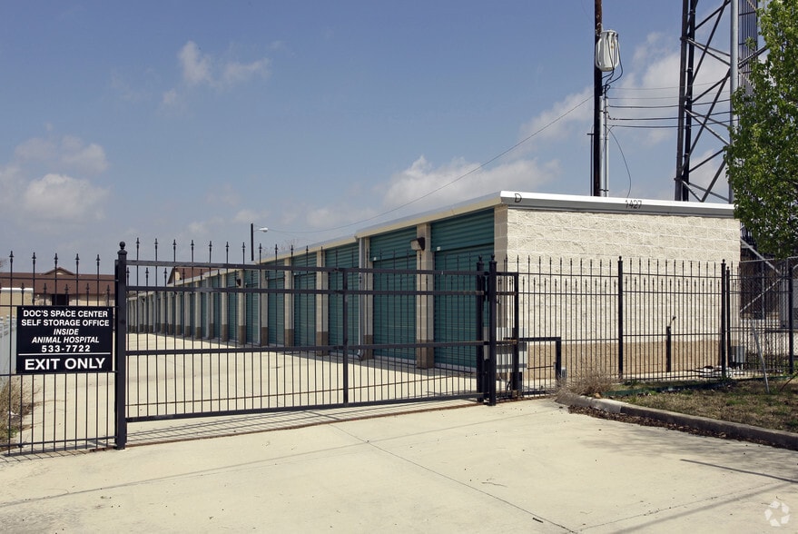 3608 S Gevers Street Portfolio portfolio of 2 properties for sale on LoopNet.com - Primary Photo - Image 2 of 2