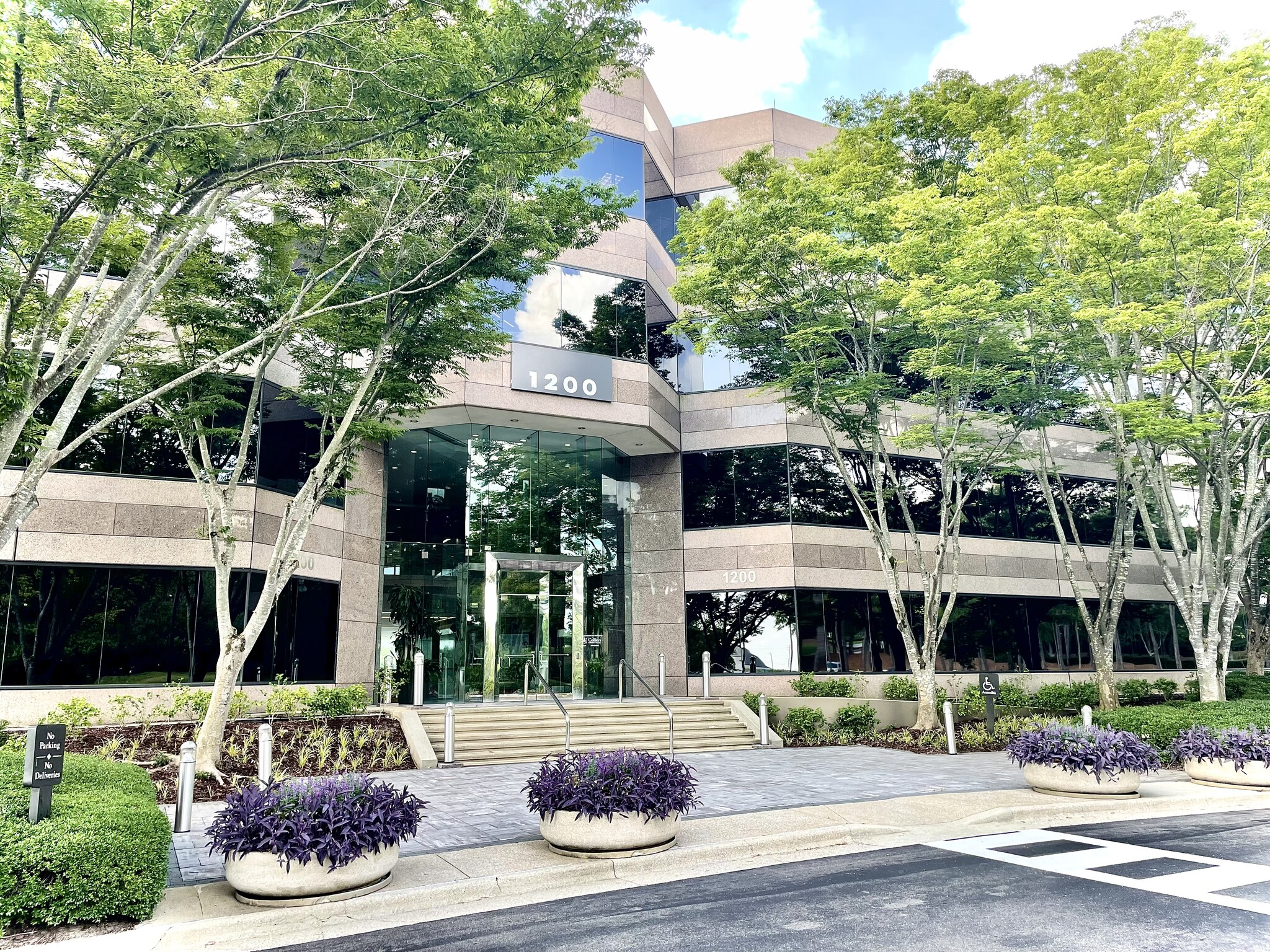 1200 Corporate Dr, Hoover, AL for lease Building Photo- Image 1 of 10