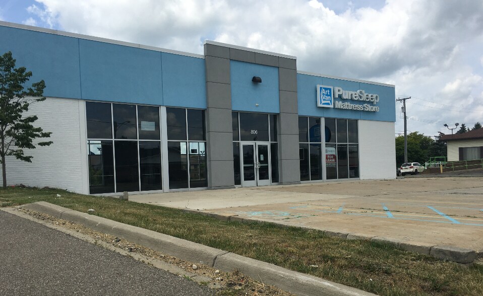 806 S Main St Lapeer Mi 48446 Property Record Loopnet Com