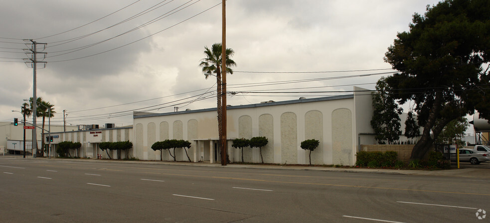 2201 S Hathaway St, Santa Ana, CA for lease - Building Photo - Image 2 of 6