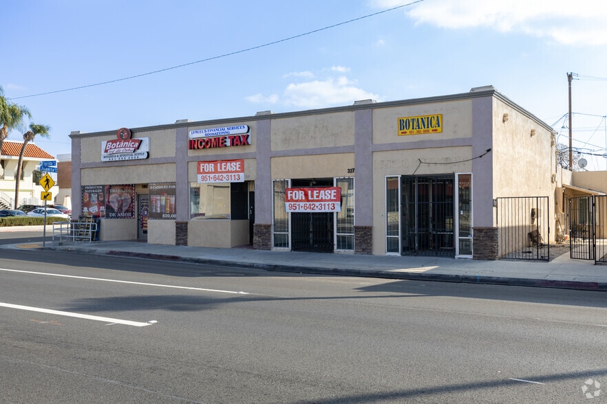 325-329 E Florida Ave, Hemet, CA for lease - Primary Photo - Image 1 of 4