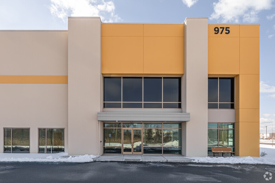 975 Lordship Blvd, Stratford, CT for lease - Building Photo - Image 2 of 16