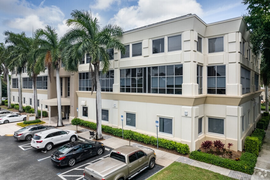11181 Health Park Blvd, Naples, FL for lease - Building Photo - Image 3 of 7