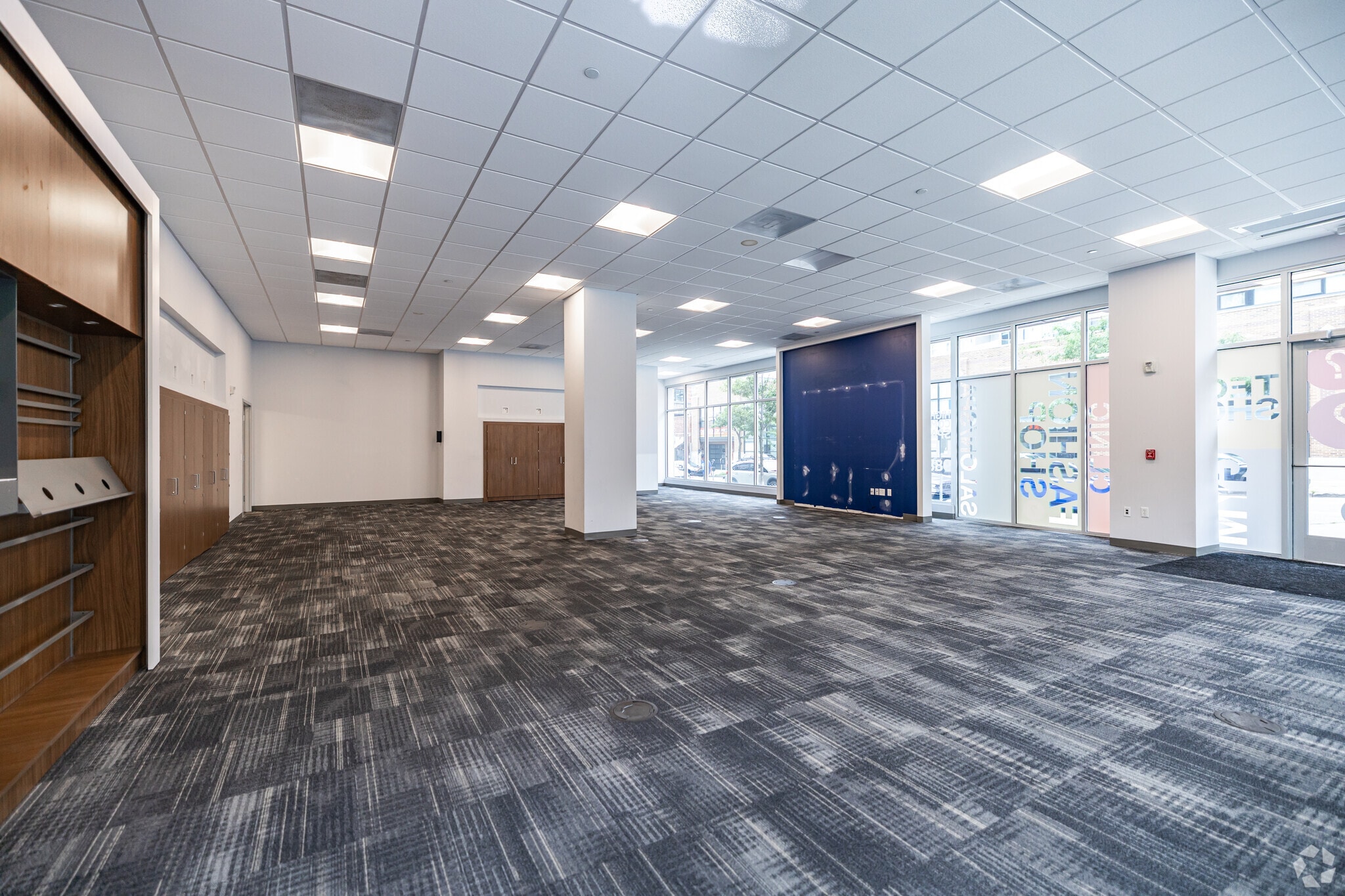 2111 E Ivanhoe Pl, Milwaukee, WI for lease Interior Photo- Image 1 of 11