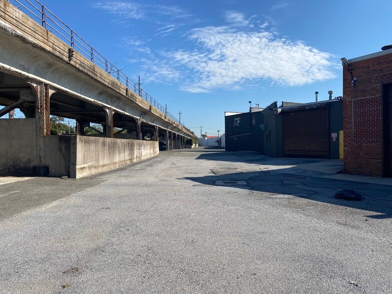 Valley Stream Portfolio portfolio of 6 properties for sale on LoopNet.com - Primary Photo - Image 2 of 3