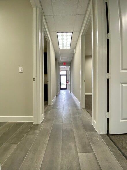 20008 Champion Forest Dr, Spring, TX for lease - Interior Photo - Image 2 of 7