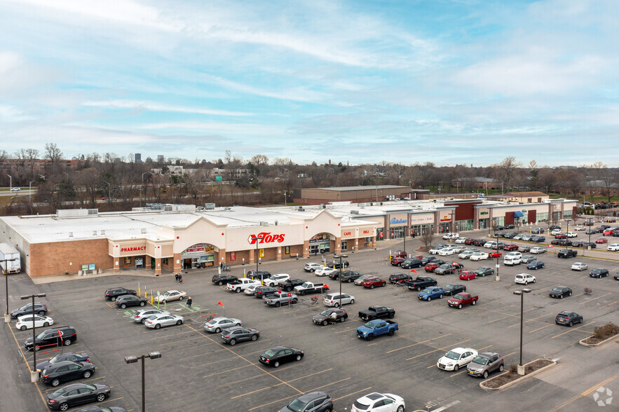 999 E Ridge Rd, Rochester, NY for lease - Building Photo - Image 2 of 4