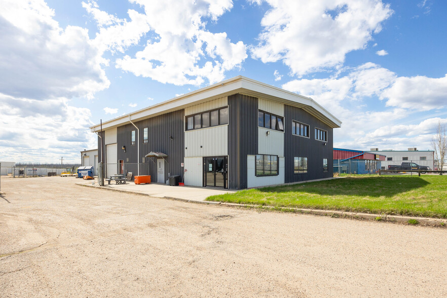 265 Macalpine Cres, Fort McMurray, AB for lease - Building Photo - Image 1 of 10