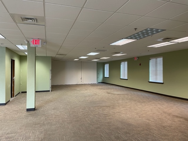 2937 S Claremont Ave, Springfield, MO for lease - Interior Photo - Image 1 of 6