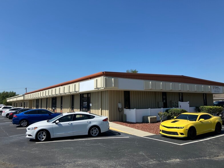 2225 E Edgewood Dr, Lakeland, FL for lease - Building Photo - Image 1 of 3
