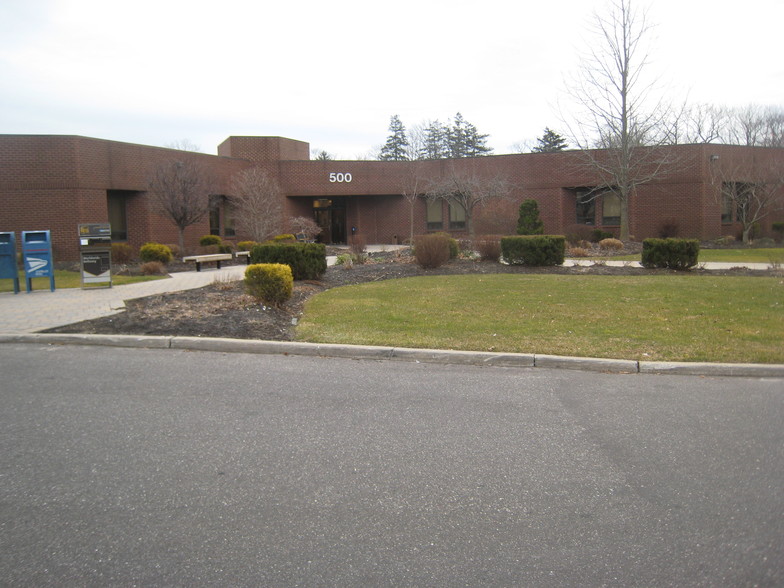 500 Montauk Hwy, West Islip, NY for lease - Building Photo - Image 1 of 22