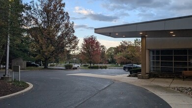 880 Century Dr, Mechanicsburg, PA for lease Building Photo- Image 2 of 15
